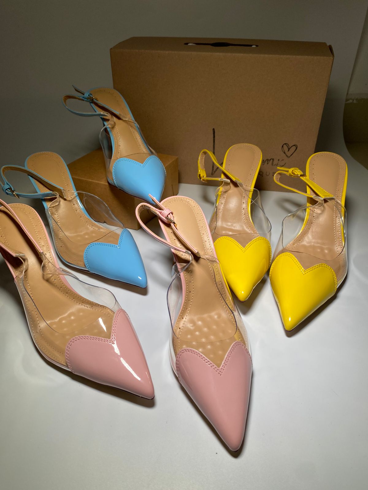 Zapatillas Love amarilla