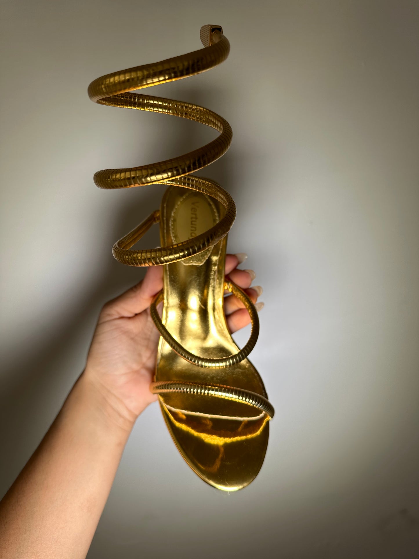 Zapatilla Zelda dorada