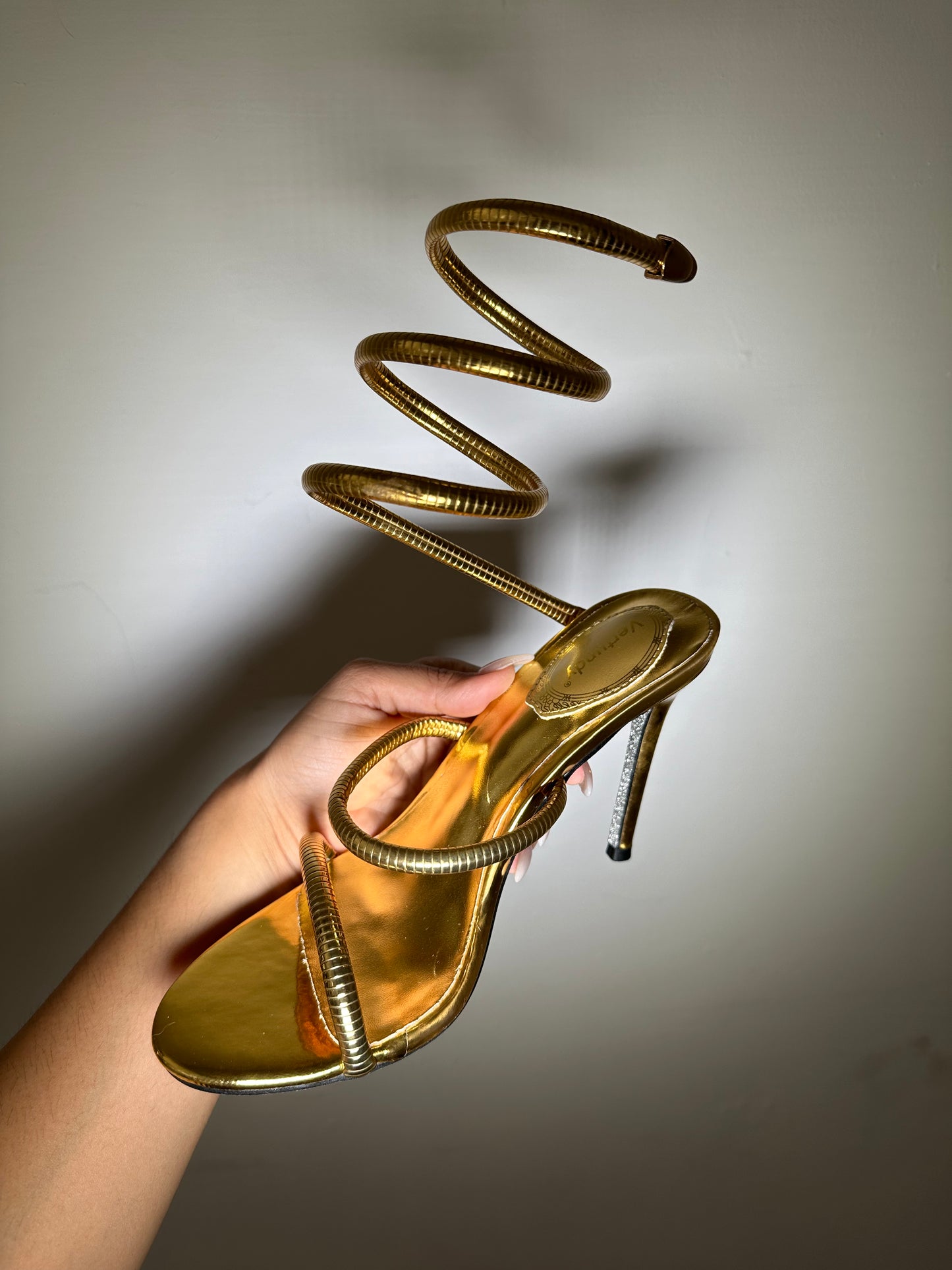 Zapatilla Zelda dorada