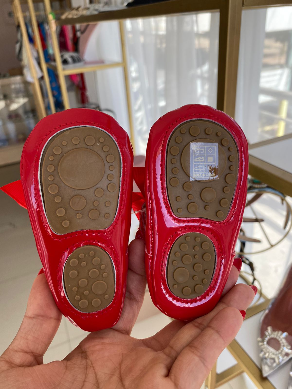 Zapatitos rojo moños