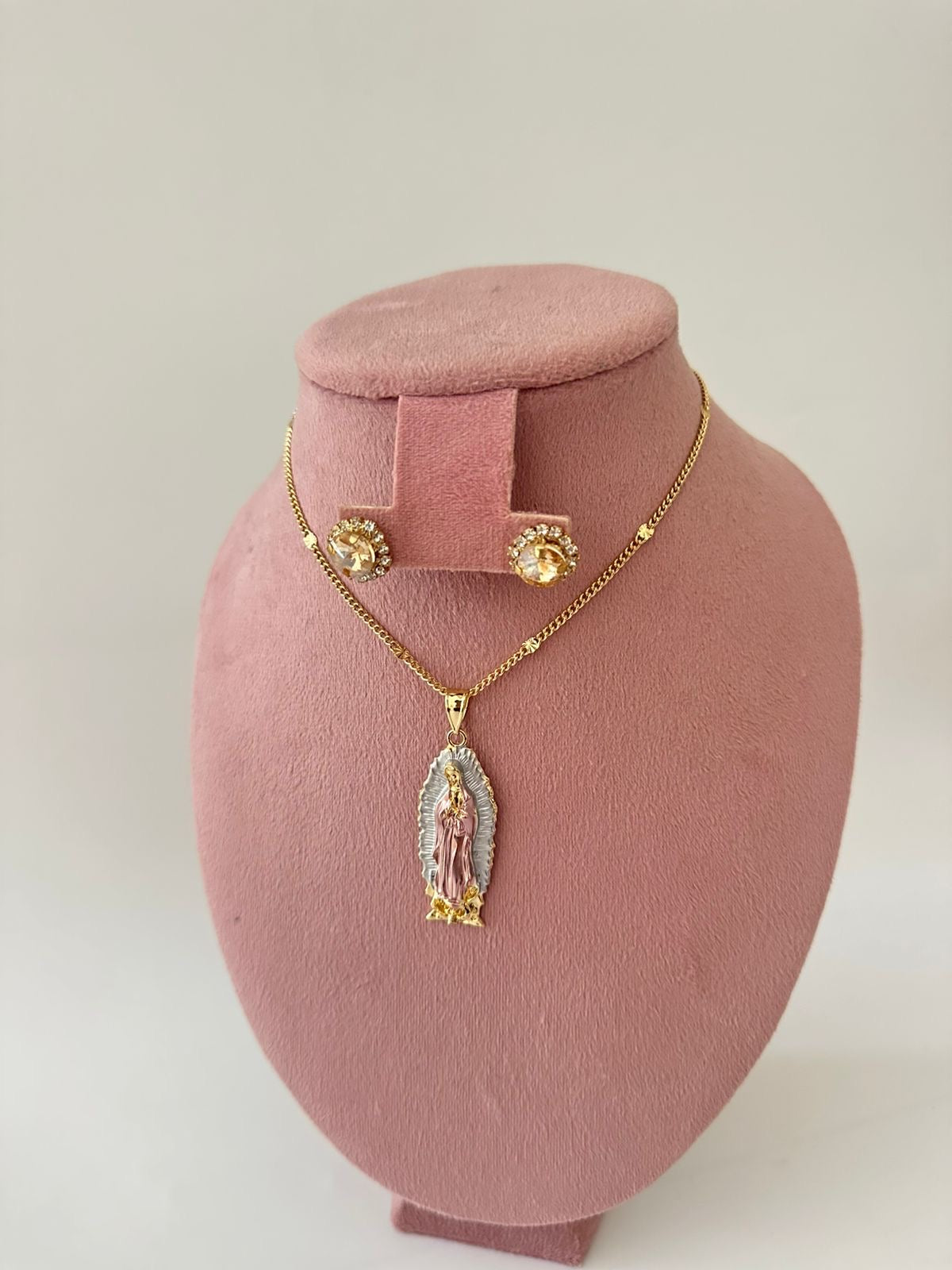 Collar Cadena de virgen rosa