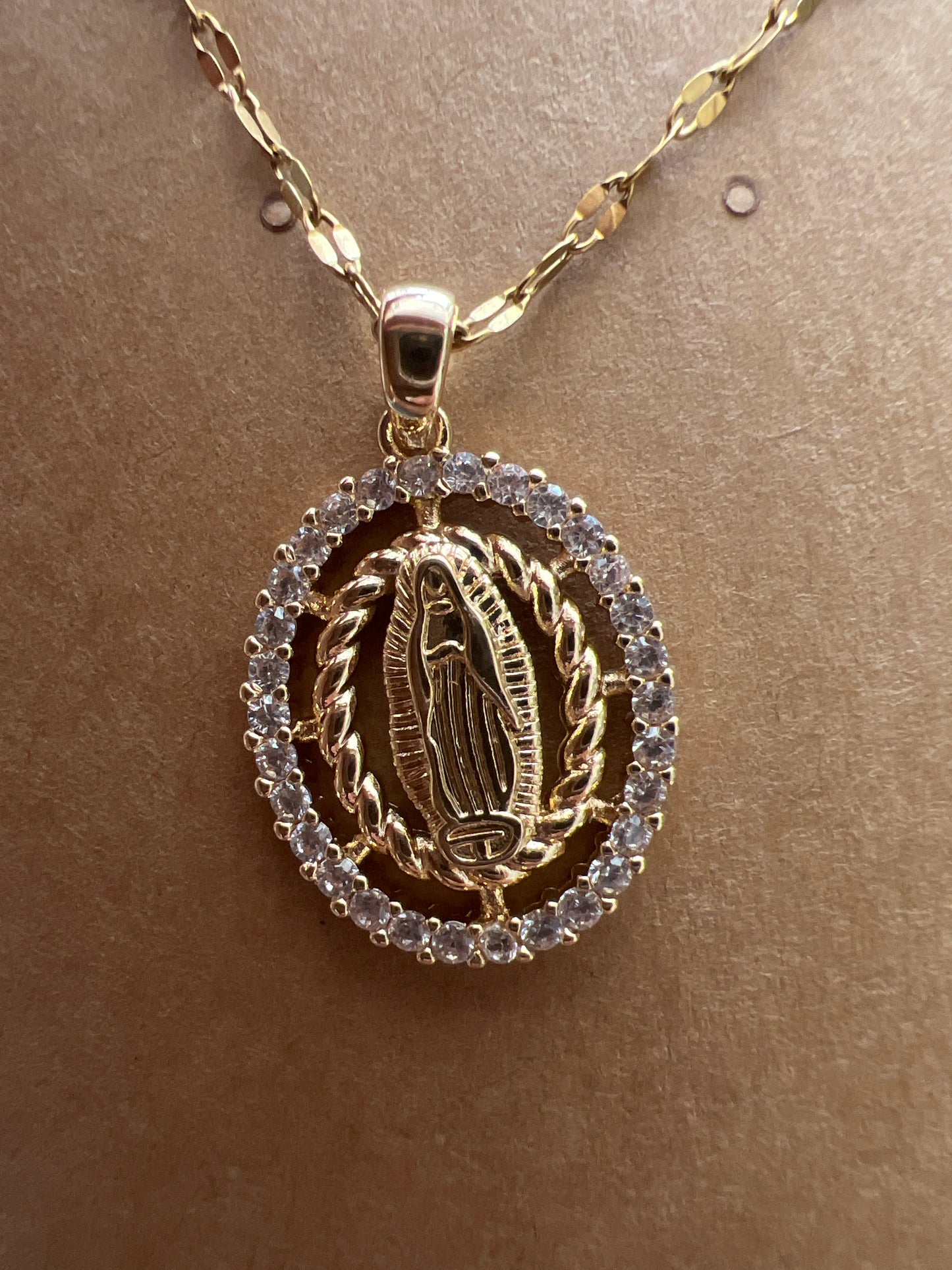 Collar Cadena de virgen dorsal